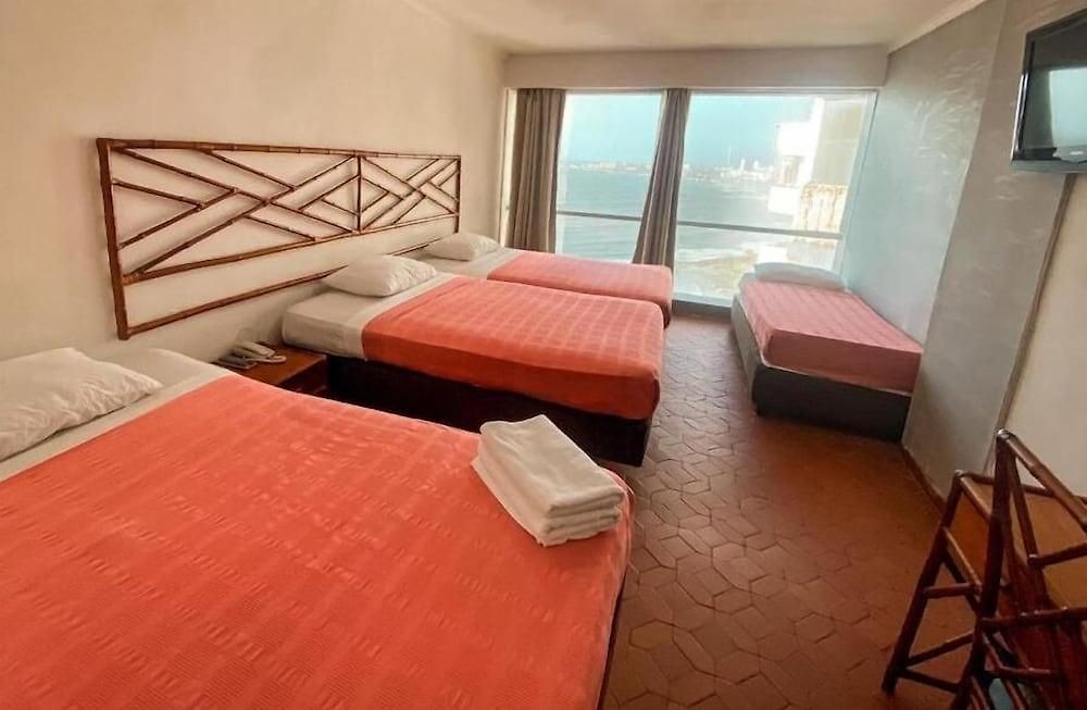 Costa Del Sol Hotel 3*