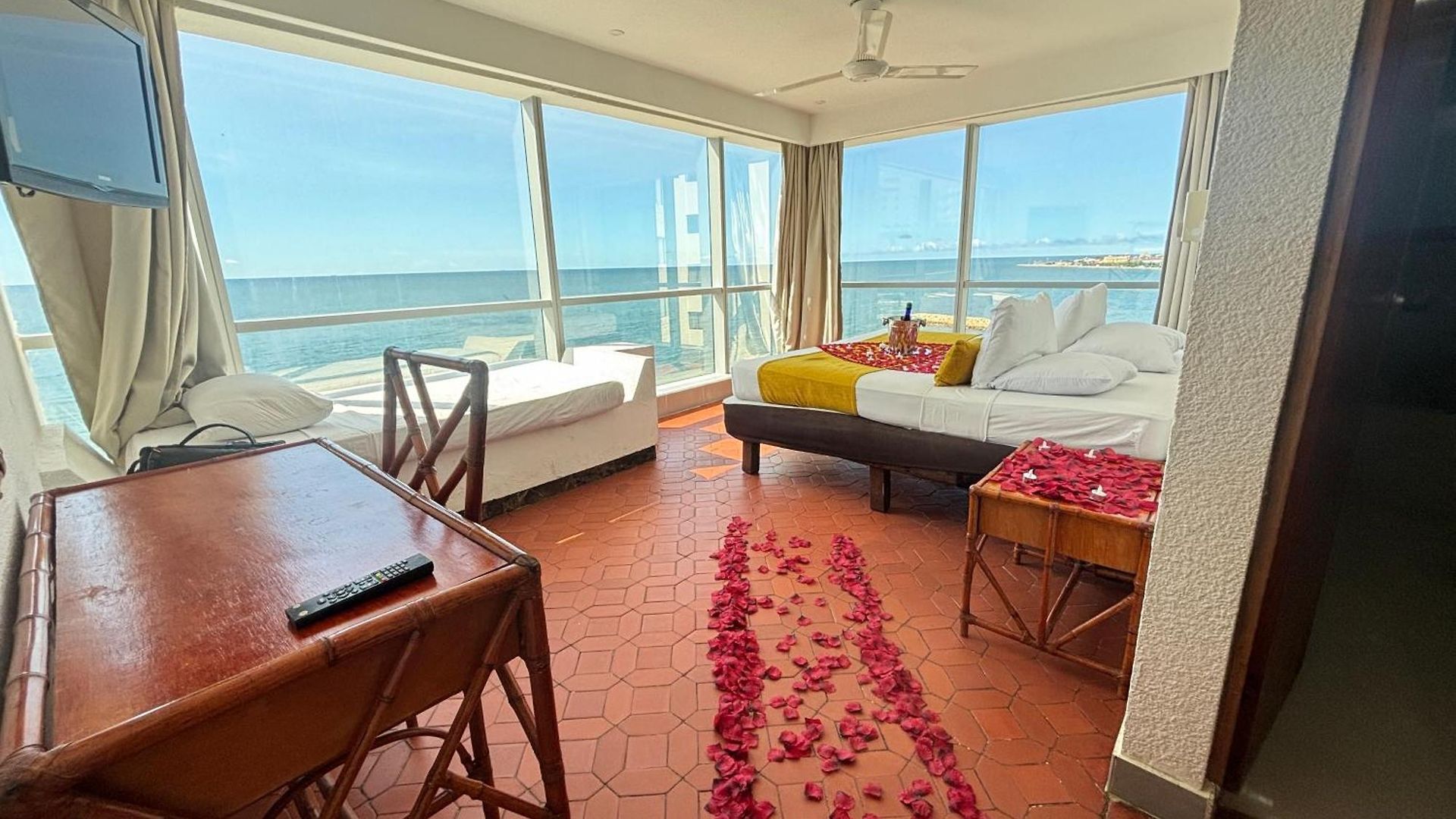 Costa Del Sol Hotel 3*